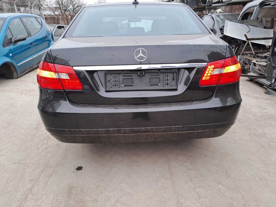 Dezmembrez Mercedes E Class 2.2 CDi an 2011 cod motor 651.925