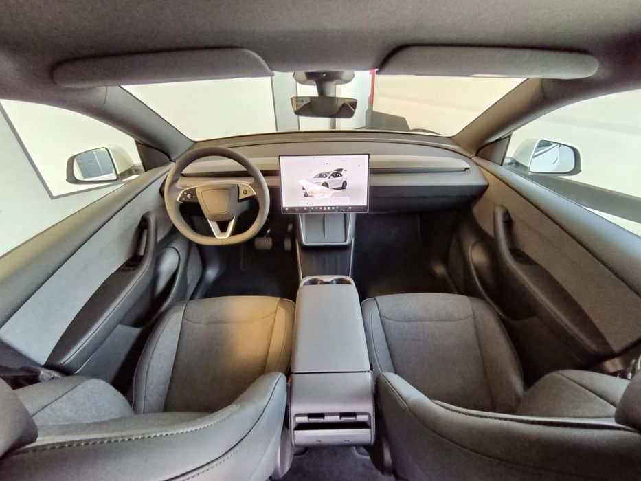 Vand TESLA Y standard NOU, TVA deductibil