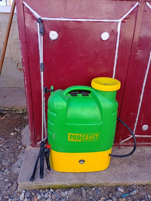 Vând pompă de stropit mai multe detalii în privat