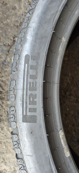 4 anvelope iarna Pirelli,fata 255/40/21,spate 285/35/21,dot 2022-2024.Pretul este pe bucata.
