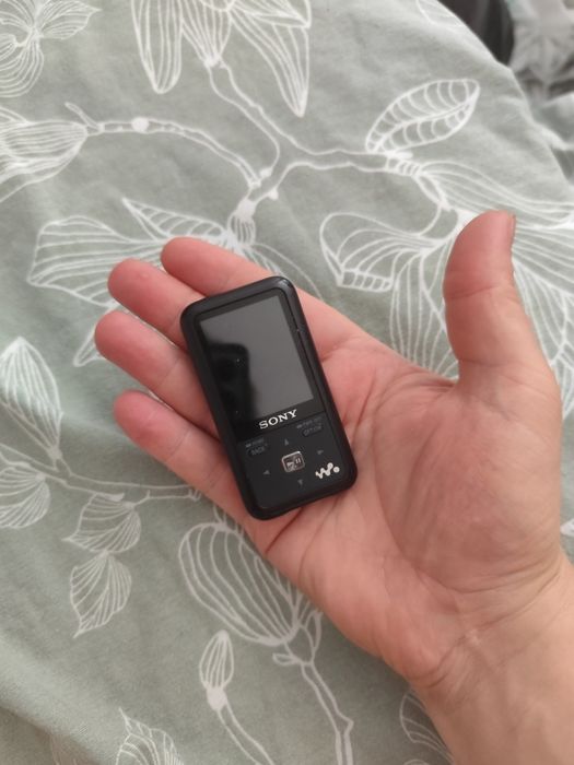Vând mp 3 Sony cu radio 8 gb