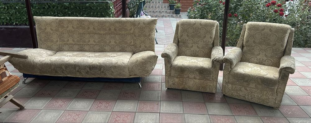 Продается диван и кресла