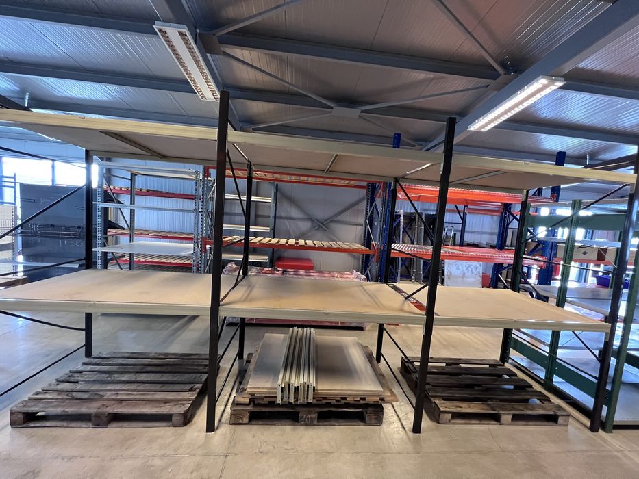 Универсални професионални метални стелажи 500 кг на ниво