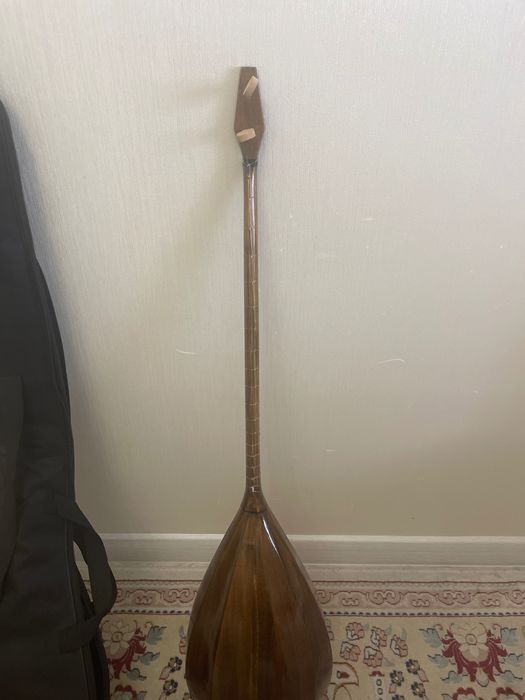 Домбыра с чехлом новая