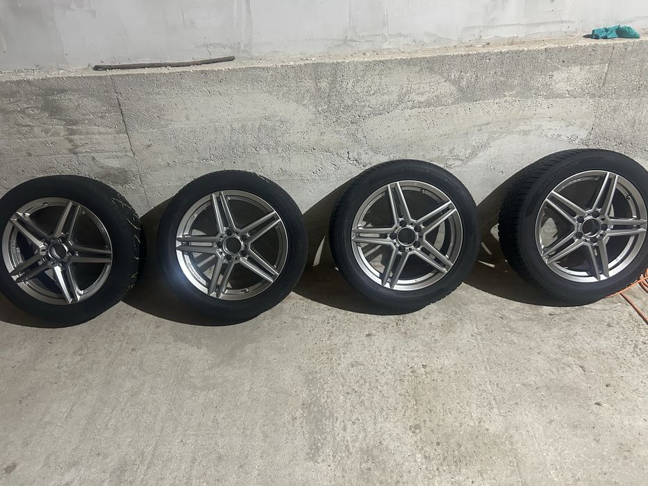 Vînd genti cu cauciucuri cu to de mercedes