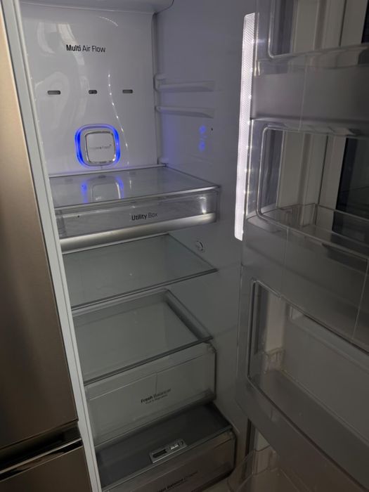Холодильник LG (в идеальном состоянии)
