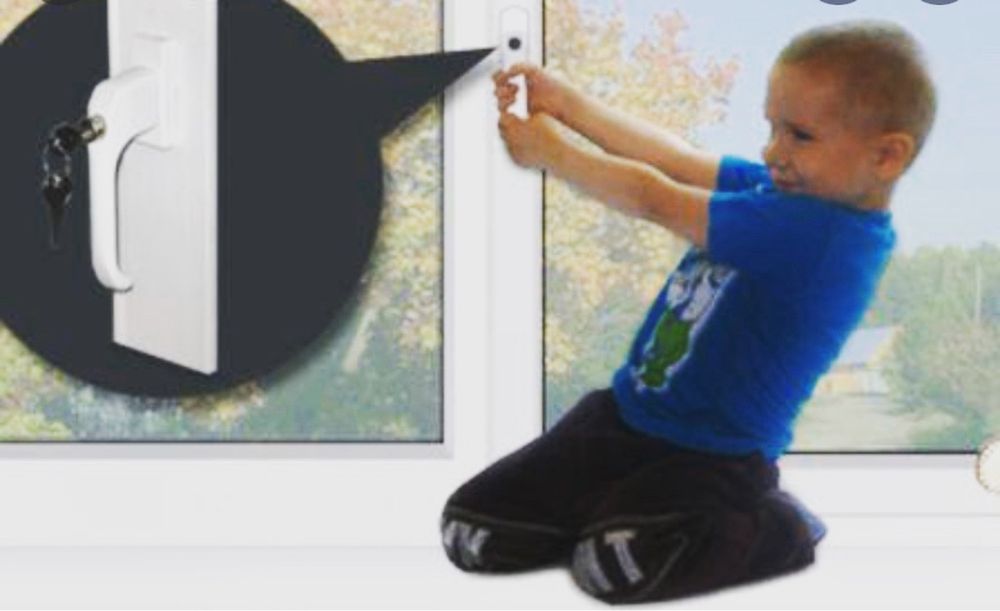 Детский замок на окно