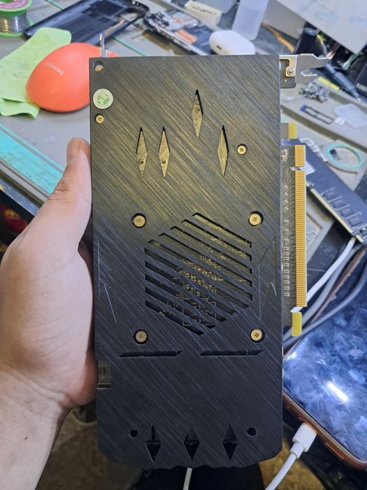 Amd axle Rx 580 gb 256bit ashilmagan zvanodskoy graduslari jaqsi