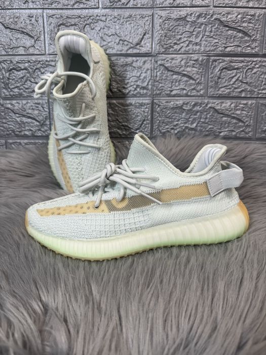 Yeezy 350 v2 Hyperspace Pk Premium