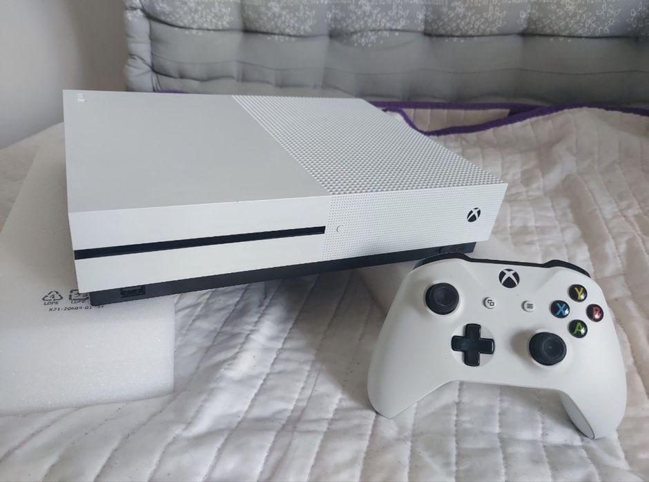 Xbox one s vand sau schimb cu ps 4