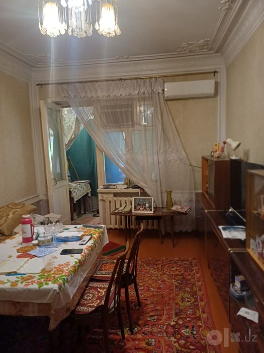 Чиланзар 1 квартал  ( высокопотолочка) 2/4/4 кирпич все раздельно .