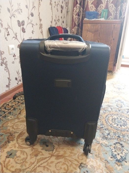 Продам чемодан для перевозки багажа
