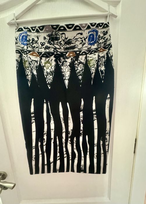 ЕЛЕГАНТНА пола тип молив