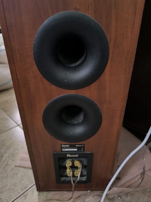 Boxe Magnat Altea 5 impecabile ca noi.