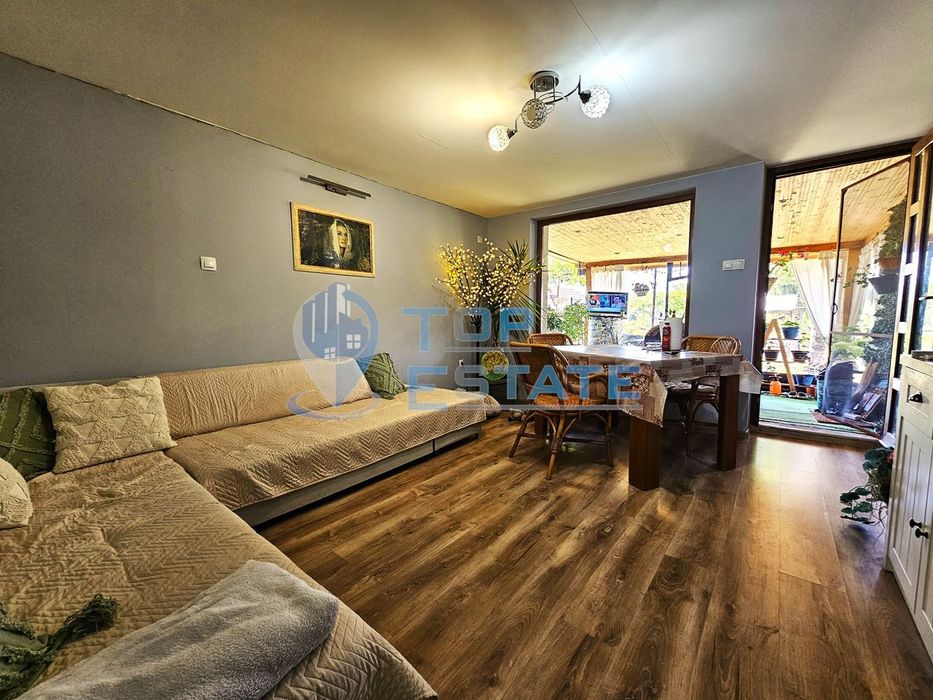 Имение с над 5 декара двор и две къщи в с. Паскалевец, област В. Търн