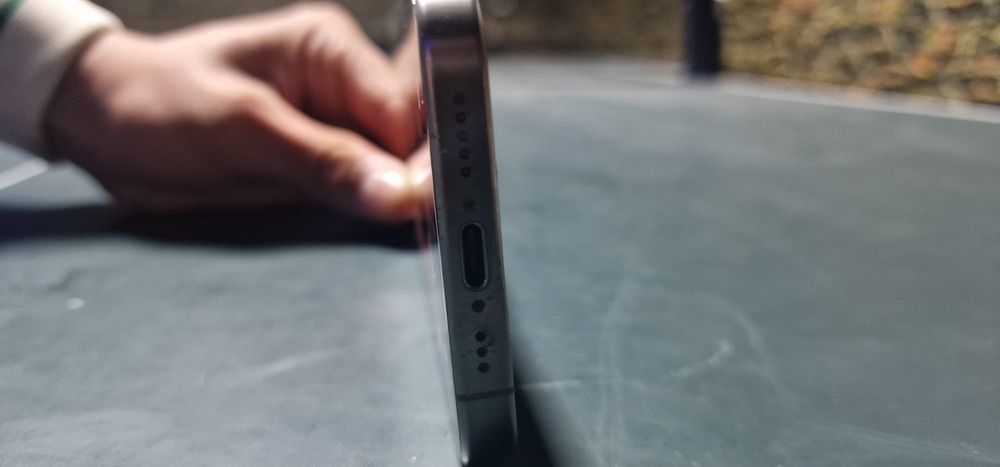 Vand iphon 15 pro 1TB