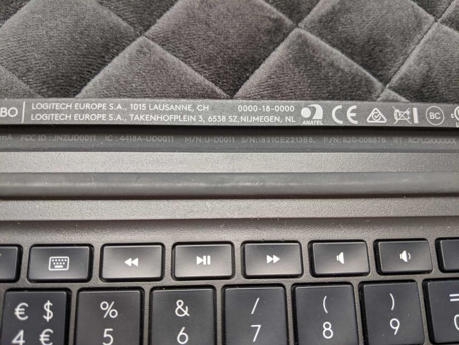 tastatura logitech slim folio pentru ipad bluetooth