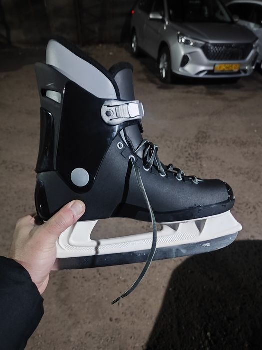 Коньки хоккейные