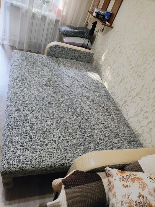 Срочно продам диван