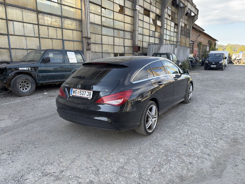 Mercedes CLA 200 usor accidentat