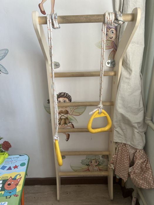 Столик, шведская стенка до 5 лет