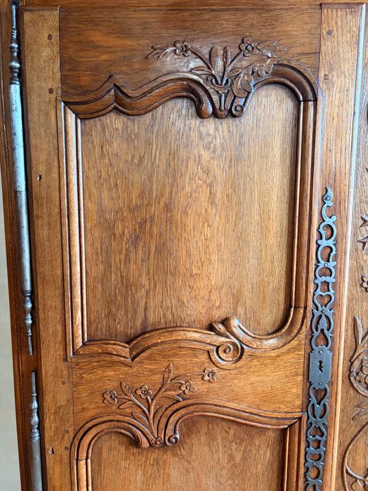 Старинен дъбов гардероб