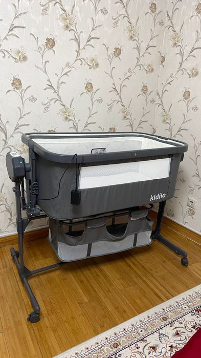 Манеж работает от пульта