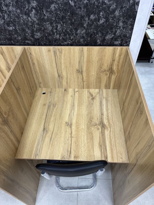 Call operator uchun stol sotiladi