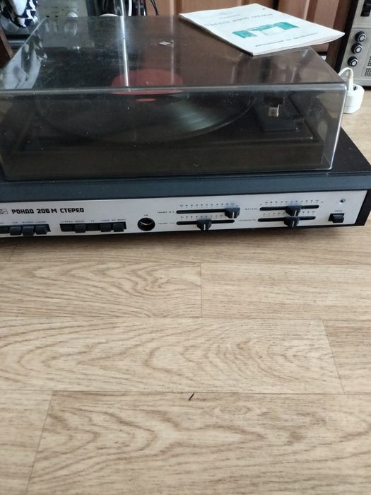 Продам проигрыватель винила