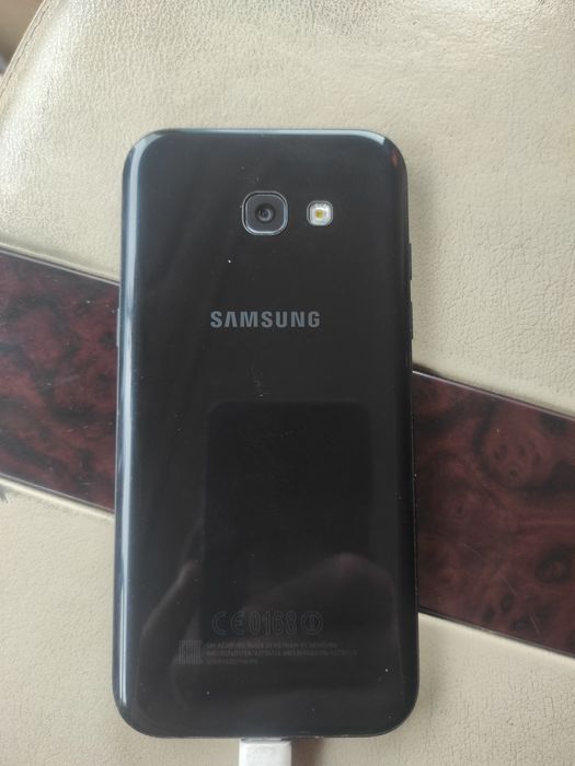 Самсунг А5 2017год