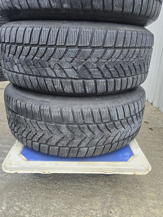 4 Броя 235/60/18 Dunlop 2x6,8mm 2x5,6mm
