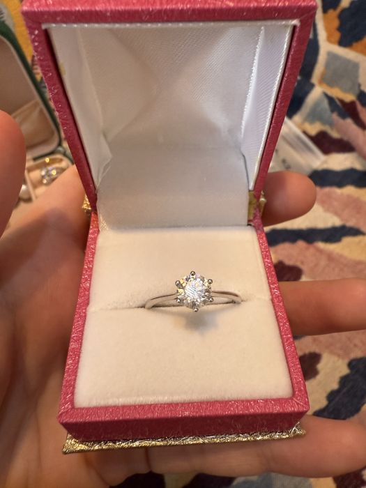 Кольцо с муассанитом