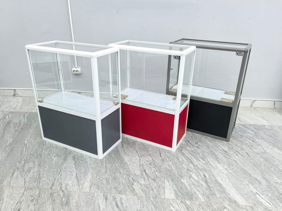 Продам витрины срочно