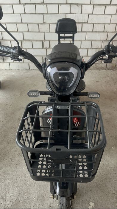 Продам Скутер SK8