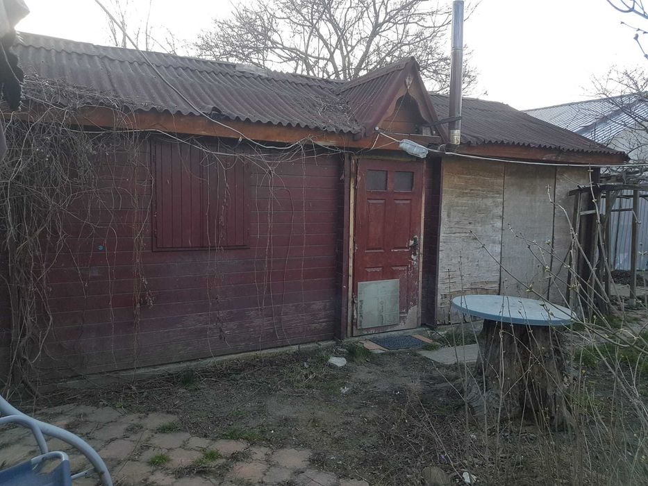 Vind Foisor si casuta de vacanta in zona Vladiceni TOMESTI jud. IASI