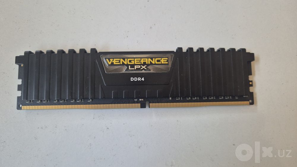 Corsair Vengeance  8GB ddr4 3200MHz