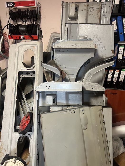 Vand piese ARO,Aripi spate,praguri,REZERVOR COMBUSTIBIL ,,piese