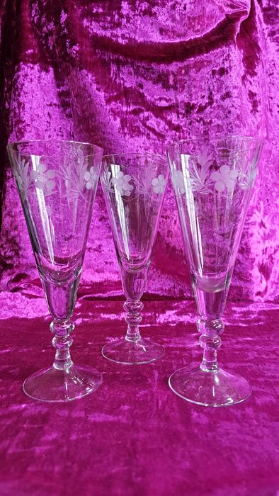 Фужеры ,количество на фотографии