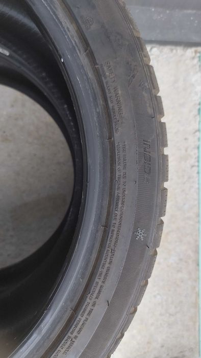 Продавам Гуми 235/40/18 зимни