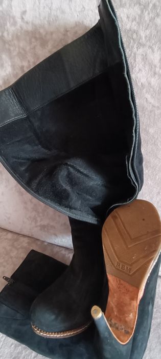 Продаётся женская обувь .