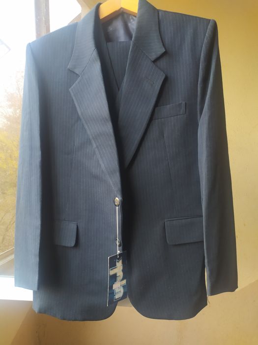 Костюм мужской тройка