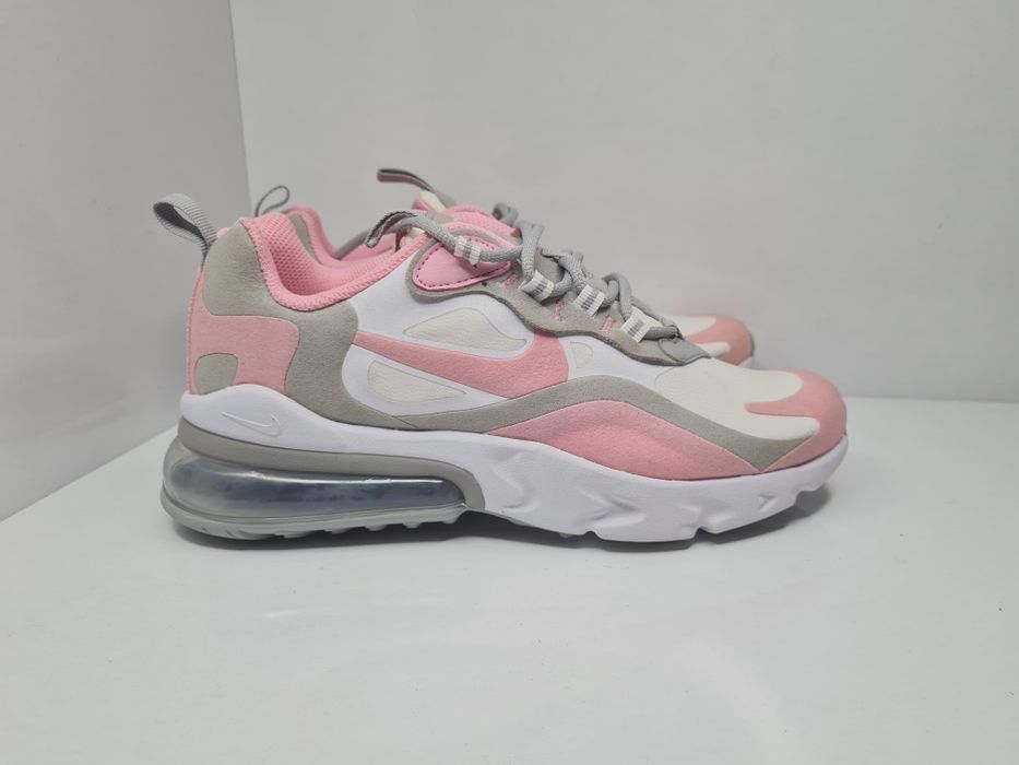 Маратонки Nike Air Max React 270

Чисто нови без кутия.

Размер 36.5 с