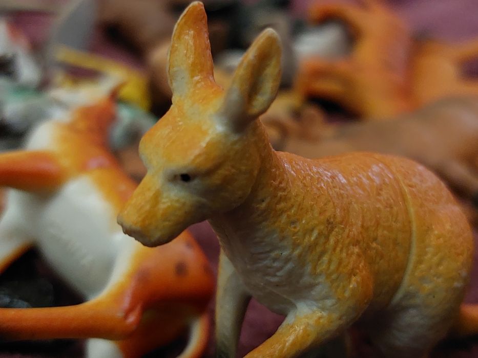 Продам фигурки животных