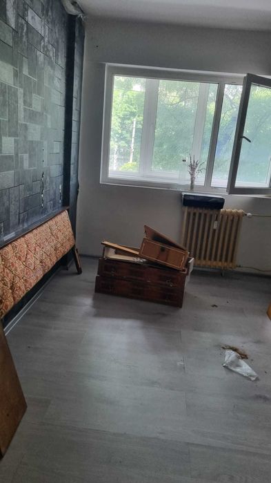 Vand apartament 3 camere , pta. Veteranilor