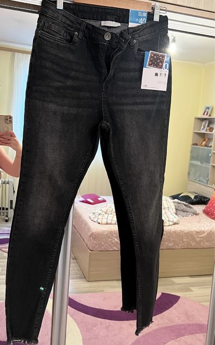 Blugi noi nepurtati din Kik cu eticheta