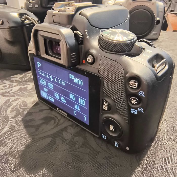 DSLR crop Canon 100D