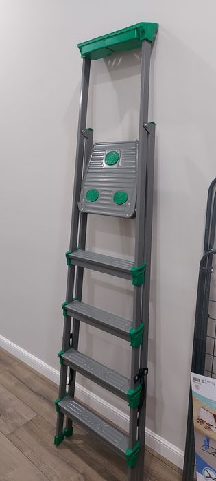 Продам новую стремянку