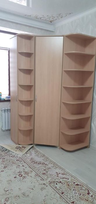 Шкаф угловой вместительный