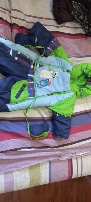 Продаются зимние комбинезоны