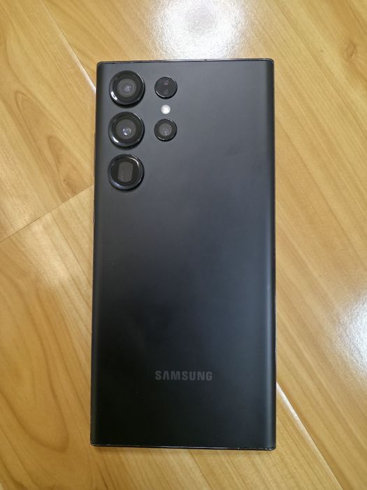 3 телефона на iPhone 17 pro